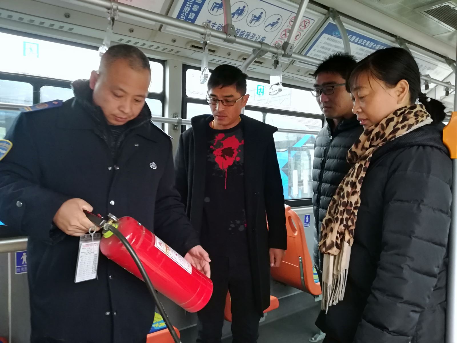 普及消防安全知識 提高應(yīng)急處置能力